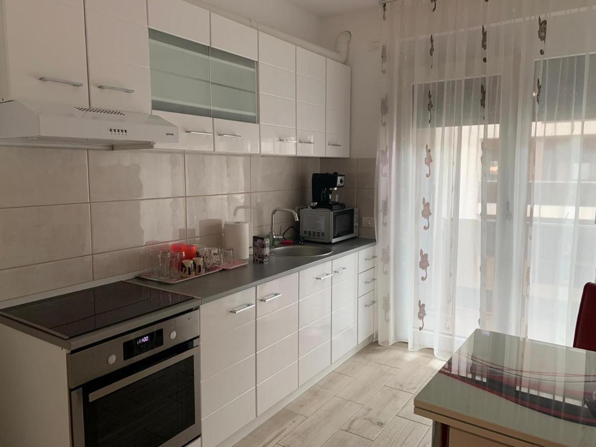 Apartament Cu 2 Camere Oradea Exterior foto